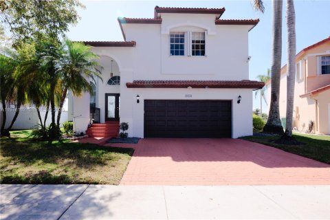 Casa en venta en Pembroke Pines, Florida, 4 dormitorios, 240.34 m2 № 2042607 - foto 3
