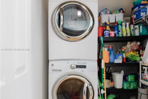 Casa en venta en Pembroke Pines, Florida, 4 dormitorios, 240.34 m2 № 2042607 - foto 20