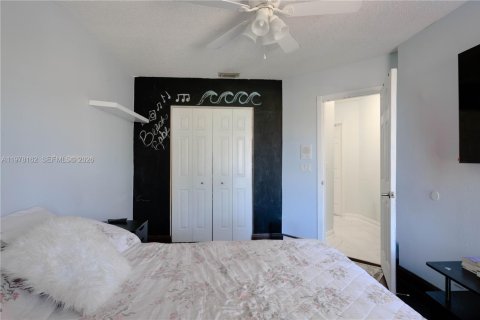 Casa en venta en Pembroke Pines, Florida, 4 dormitorios, 240.34 m2 № 2042607 - foto 8