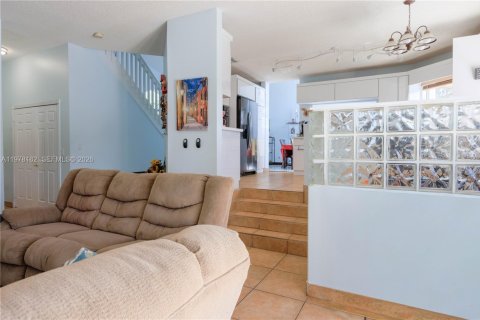 Casa en venta en Pembroke Pines, Florida, 4 dormitorios, 240.34 m2 № 2042607 - foto 25