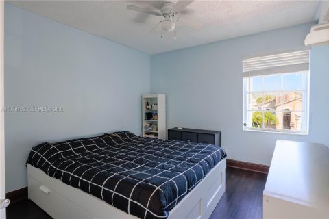 Casa en venta en Pembroke Pines, Florida, 4 dormitorios, 240.34 m2 № 2042607 - foto 9