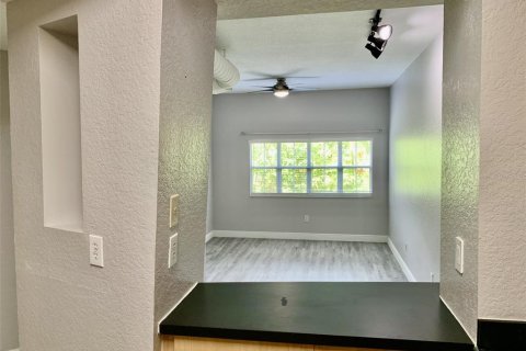 Condo in Tampa, Florida, 1 bedroom  № 2238638 - photo 11