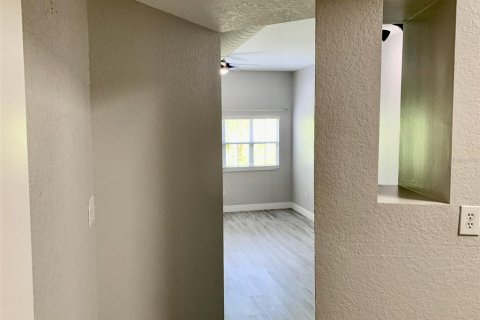Condo in Tampa, Florida, 1 bedroom  № 2238638 - photo 12