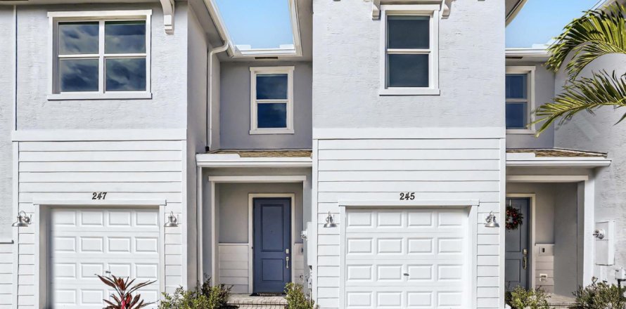 Townhouse in Port St. Lucie, Florida 3 bedrooms, 169.18 sq.m. № 2176412