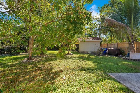 Villa ou maison à louer à Miami, Floride: 2 chambres, 83.61 m2 № 1867129 - photo 16