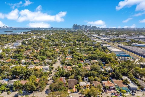 Villa ou maison à louer à Miami, Floride: 2 chambres, 83.61 m2 № 1867129 - photo 18