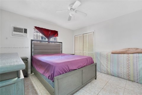 Villa ou maison à louer à Miami, Floride: 2 chambres, 83.61 m2 № 1867129 - photo 12