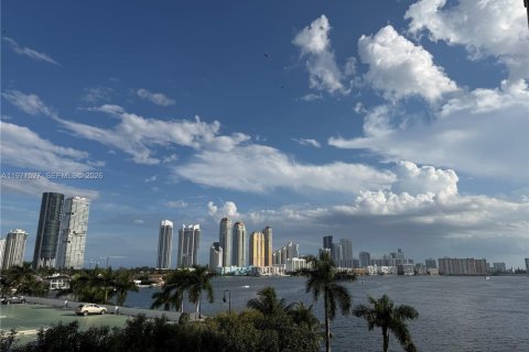 Кондоминиум с 1 спальней в Авентура, Флорида № 2041854