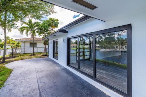 House in Wilton Manors, Florida 3 bedrooms, 199.83 sq.m. № 1943857 - photo 16