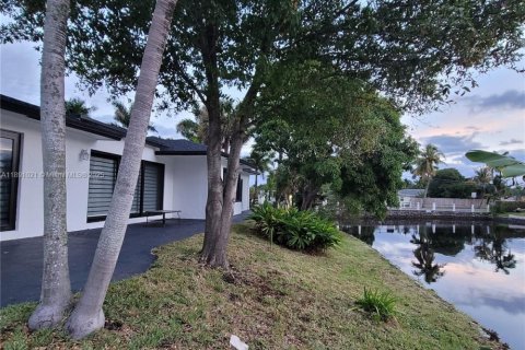 House in Wilton Manors, Florida 3 bedrooms, 199.83 sq.m. № 1943857 - photo 20