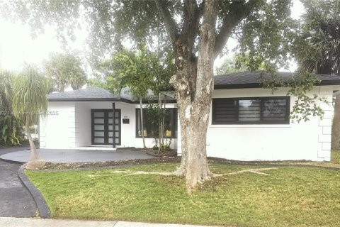 House in Wilton Manors, Florida 3 bedrooms, 199.83 sq.m. № 1943857 - photo 11