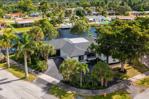 House in Wilton Manors, Florida 3 bedrooms, 199.83 sq.m. № 1943857 - photo 4