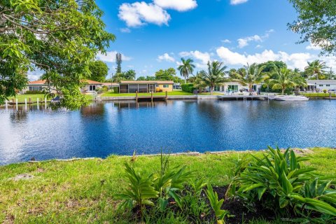 House in Wilton Manors, Florida 3 bedrooms, 199.83 sq.m. № 1943857 - photo 14