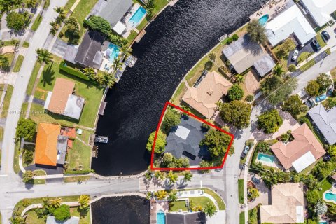 House in Wilton Manors, Florida 3 bedrooms, 199.83 sq.m. № 1943857 - photo 5