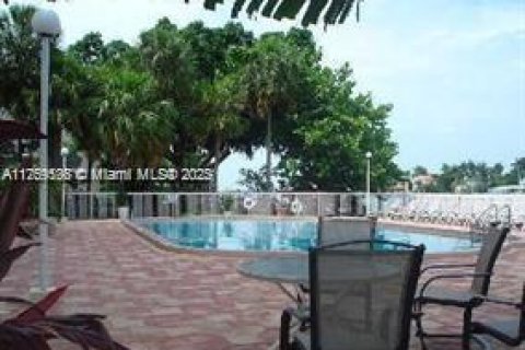 Copropriété à vendre à North Bay Village, Floride: 1 chambre, 75.9 m2 № 1860935 - photo 4