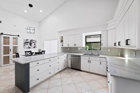 Villa ou maison à vendre à Tamarac, Floride: 3 chambres, 263.94 m2 № 2088093 - photo 12