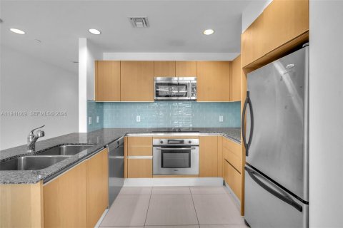 Condo in Miami, Florida, 1 bedroom  № 1998924 - photo 6