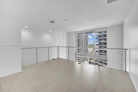 Condo in Miami, Florida, 1 bedroom  № 1998924 - photo 12