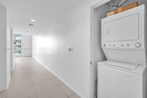 Condo in Miami, Florida, 1 bedroom  № 1998924 - photo 20