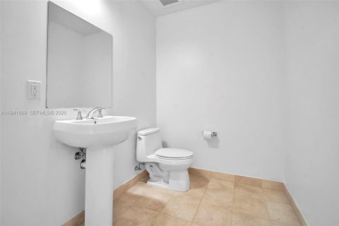 Condo in Miami, Florida, 1 bedroom  № 1998924 - photo 19
