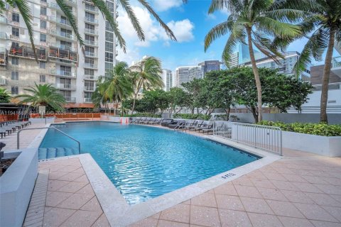 Condo in Miami, Florida, 1 bedroom  № 1998924 - photo 22