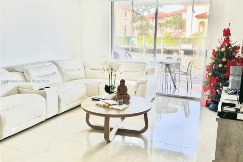 Condominio en venta en North Miami Beach, Florida, 2 dormitorios, 77.76 m2 № 1985024 - foto 3