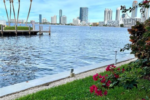 Condominio en venta en North Miami Beach, Florida, 2 dormitorios, 77.76 m2 № 1985024 - foto 25