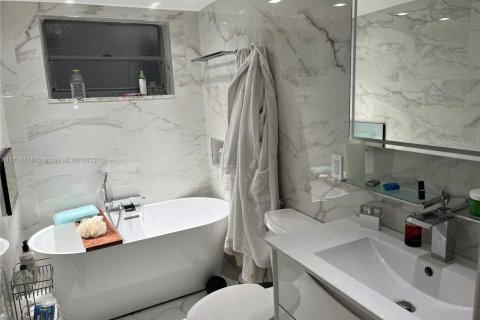 Condominio en venta en North Miami Beach, Florida, 2 dormitorios, 77.76 m2 № 1985024 - foto 14