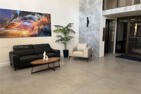 Condominio en venta en North Miami Beach, Florida, 2 dormitorios, 77.76 m2 № 1985024 - foto 21