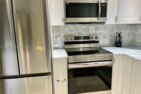 Condominio en venta en North Miami Beach, Florida, 2 dormitorios, 77.76 m2 № 1985024 - foto 6