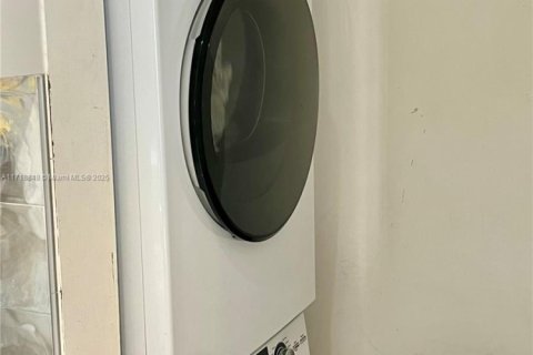 Condominio en venta en North Miami Beach, Florida, 2 dormitorios, 77.76 m2 № 1985024 - foto 9