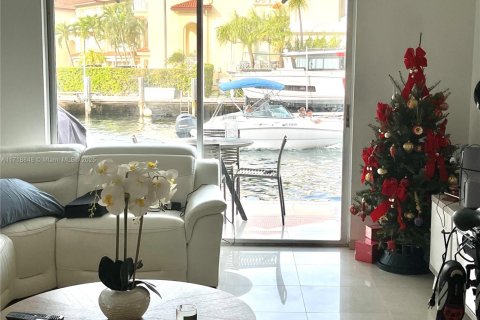 Condominio en venta en North Miami Beach, Florida, 2 dormitorios, 77.76 m2 № 1985024 - foto 5