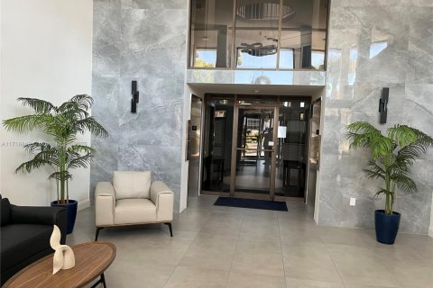 Condominio en venta en North Miami Beach, Florida, 2 dormitorios, 77.76 m2 № 1985024 - foto 2
