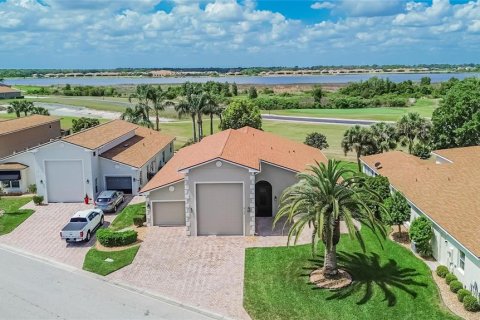 House in Lake Wales, Florida 3 bedrooms, 209.49 sq.m. № 2201349