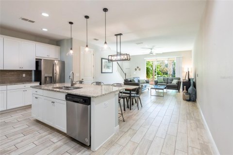 Adosado en venta en Lutz, Florida, 3 dormitorios, 182.18 m2 № 1725236 - foto 2