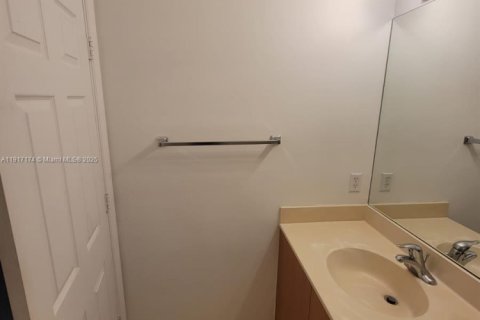 Купить таунхаус в Мирамар, Флорида 2 спальни, 98.1м2, № 1973407 - фото 11