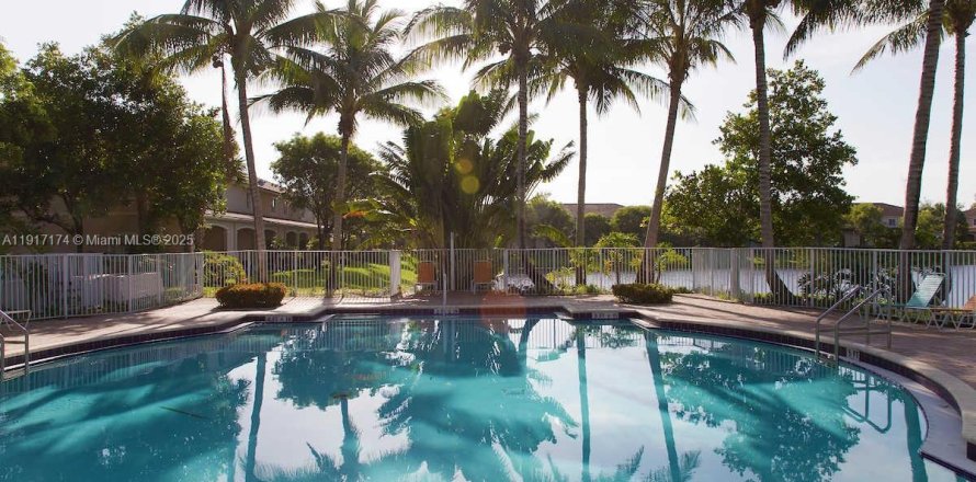 Таунхаус в Мирамар, Флорида 2 спальни, 98.1м2 № 1973407