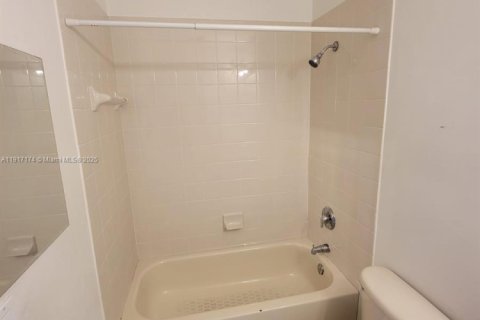 Купить таунхаус в Мирамар, Флорида 2 спальни, 98.1м2, № 1973407 - фото 13