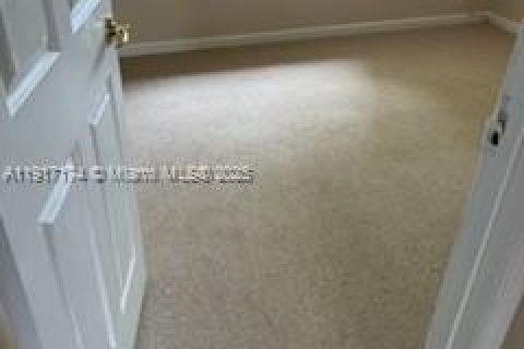 Купить таунхаус в Мирамар, Флорида 2 спальни, 98.1м2, № 1973407 - фото 9