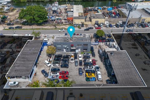 Commercial property in Miami, Florida № 2060975 - photo 5