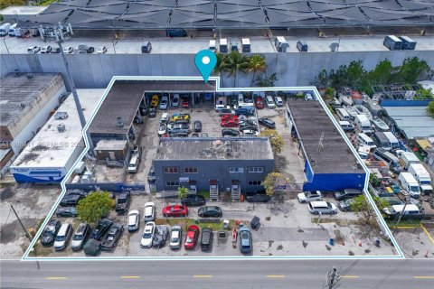 Коммерческая недвижимость в Майами, Флорида № 2060975