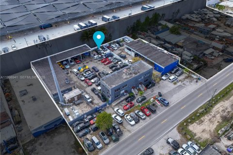 Commercial property in Miami, Florida № 2060975 - photo 4