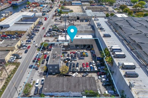 Commercial property in Miami, Florida № 2060975 - photo 6