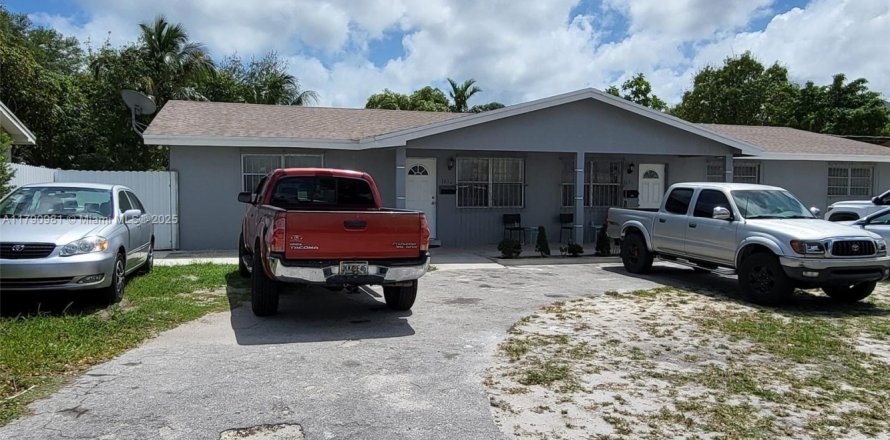 Commercial property in Miami, Florida 217.02 sq.m. № 1864553