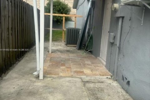 Commercial property in Homestead, Florida 1 bedroom № 1970012