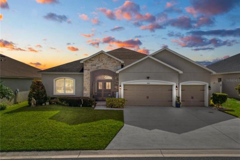 House in Lakeland, Florida 5 bedrooms, 274.25 sq.m. № 1893729 - photo 1