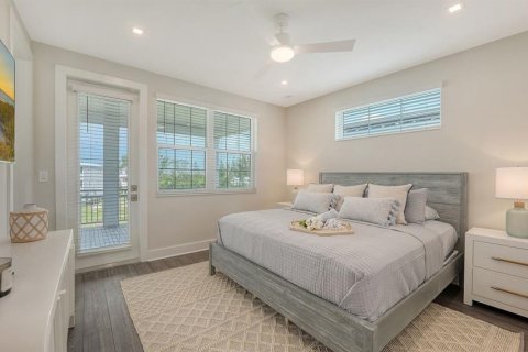 House in HUNTERS POINT in Cortez, Florida 3 bedrooms, 155.89 sq.m. № 1887006 - photo 23