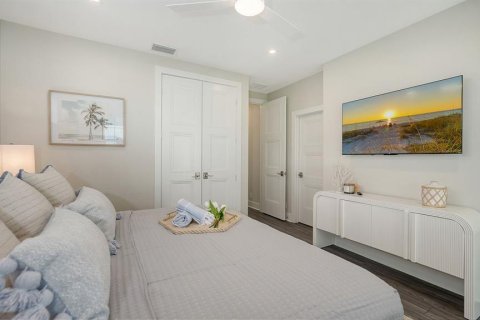 House in HUNTERS POINT in Cortez, Florida 3 bedrooms, 155.89 sq.m. № 1887006 - photo 26
