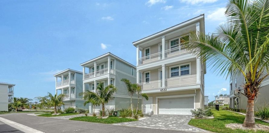 House in HUNTERS POINT in Cortez, Florida 3 bedrooms, 155.89 sq.m. № 1887006