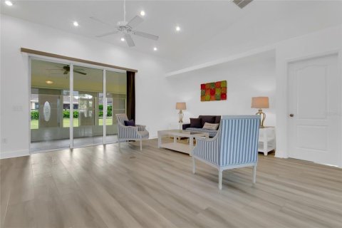 Villa ou maison à vendre à Wildwood, Floride: 3 chambres, 196.58 m2 № 2126519 - photo 4